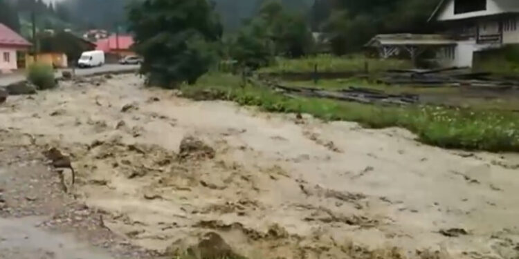 Cod portocaliu de inundații miercuri în 5 județe din nord-estul României