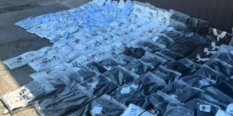 Transport ilegal de încălțăminte și haine depistat la Giurgiulești