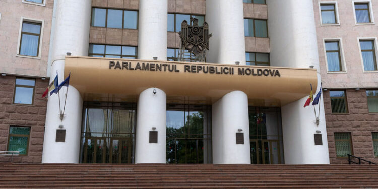 Sondaj: Parlament – nota „4”, integrarea europeană nu e prioritate, PAS fără majoritate |VIDEO