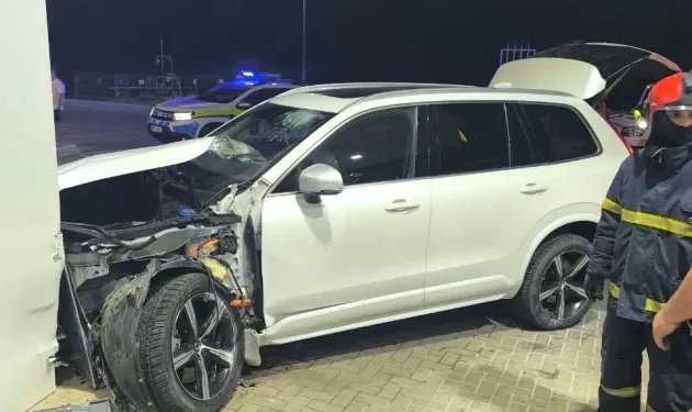 В Сороках водитель врезался в опору крыши АЗС, обошлось без пострадавших