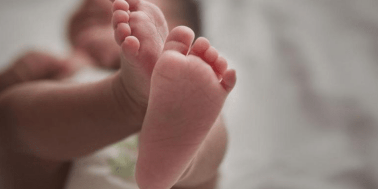 O moldoveancă, reținută la Riga după ce și-a abandonat nou-născutul pe stradă