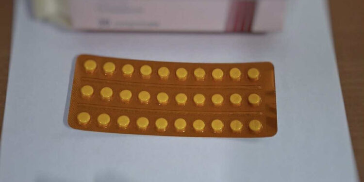 Tânăr prins la vamă cu pastile psihotrope ascunse într-un colet