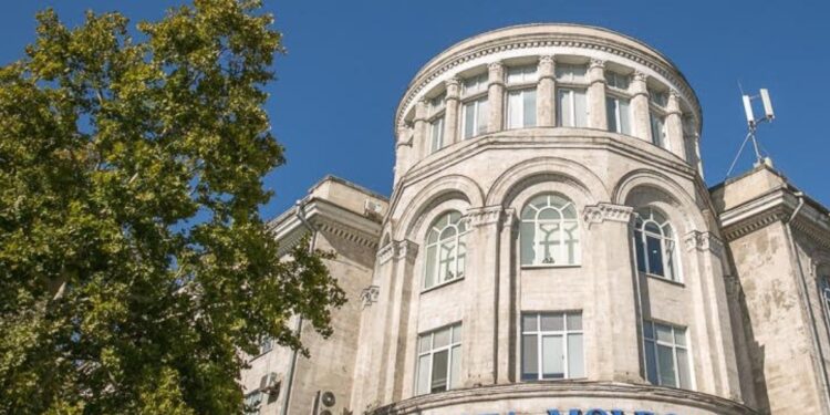 Marcel Chircă și Violeta Cojocaru luptă pentru funcția de administrator al Poștei Moldovei