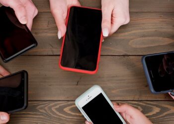 Батальон киберзащиты купит китайские смартфоны. Казалось бы, что странного?