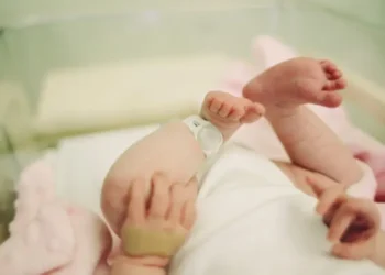 Bebeluș de 9 luni, rănit în timpul unui conflict între părinți