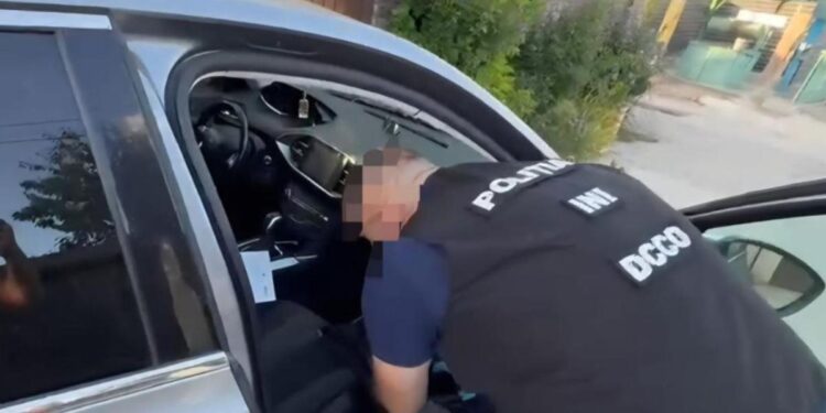 Cuplu reținut în Chișinău pentru distribuirea drogurilor în proporții mari, droguri confiscate de 400 000 lei