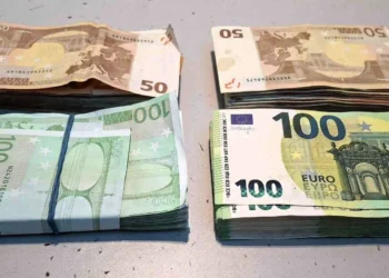 Femeie prinsă cu 30.000 de euro nedeclarați la Aeroportul Chișinău