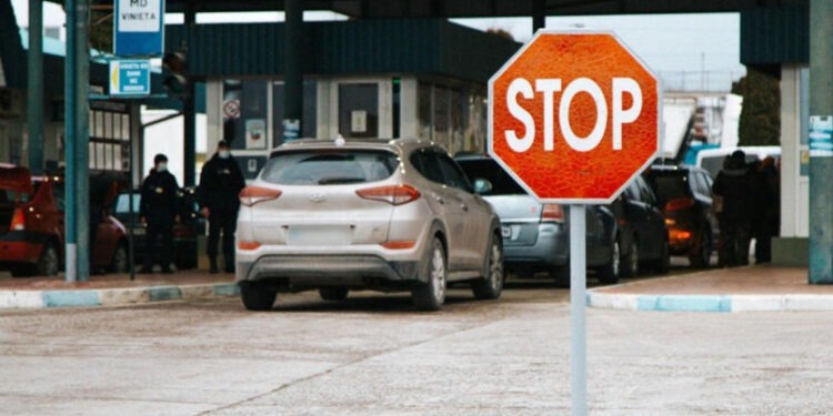Moldovean prins la Palanca cu un kilogram de explozibil într-un autocar