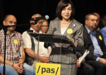 Самая богатая партия страны просит у граждан пожертвования