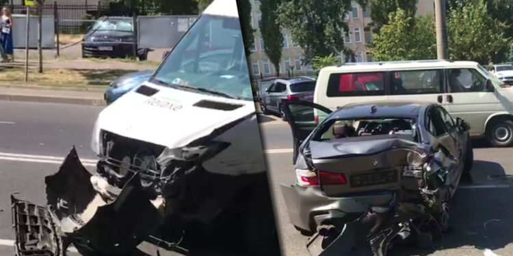 Accident la o intersecție din Capitală: Două automobile, făcute zob