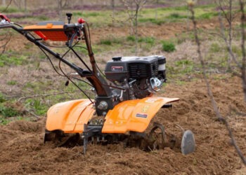 Fălești: Un bărbat a murit după ce s-a răsturnat cu motocultorul