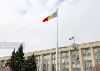 Guvernul extinde categoriile de salariați care vor primi sporuri salariale cu caracter specific