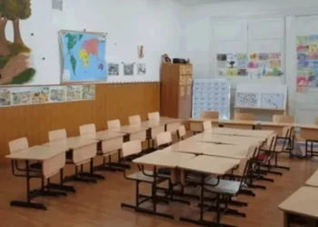 Părinții din Cotihana, revoltați pe autorități: „Pentru școală bani nu sunt, dar pentru fotolii de lux – da”