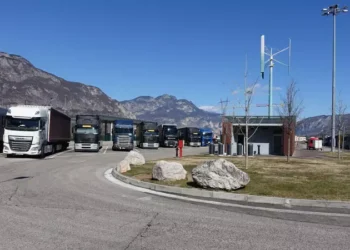 Tatăl și-a uitat fetițele în parcare și și-a dat seama după 100 de kilometri, când l-a sunat poliția, în Italia