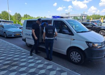 Un ucrainean căutat prin INTERPOL, extrădat din Moldova în Cehia