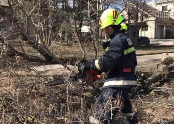 Furtuni puternice în Moldova: zeci de intervenții ale pompierilor