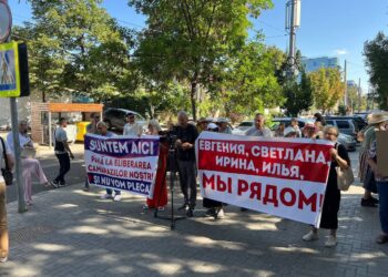 Un minut de solidaritate și un nou protest pentru eliberarea deținuților politici |VIDEO