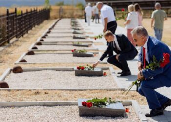 Blocul „Victorie” a cinstit memoria ostașilor eliberatori înmormântați la Capul de Pod Șerpeni