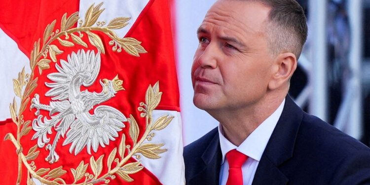 Никаких пособий и Starlink: президент Польши наложил вето на закон о помощи украинцам