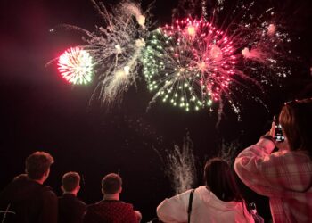 Găgăuzia a sărbătorit 34 de ani de independență cu mii de oameni, concerte și artificii la GagauziyaLand