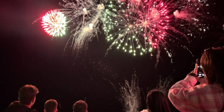 Găgăuzia a sărbătorit 34 de ani de independență cu mii de oameni, concerte și artificii la GagauziyaLand