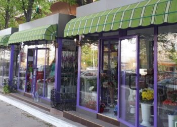 Cresc prețurile artificial la flori în ajun de 1 septembrie. Fiscul, cu ochii pe comercianți