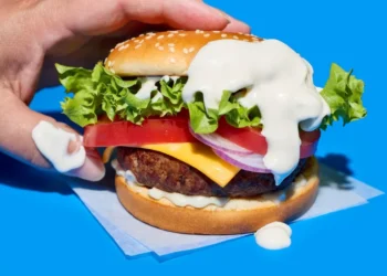 Un spaniol a incendiat un local pentru că nu a primit maioneză pentru sendviș. „Sigur nu aveți maioneză?”