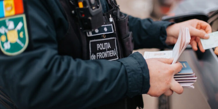 A încercat să mituiască un polițist la frontieră: Cazul unui ucrainean, documentat