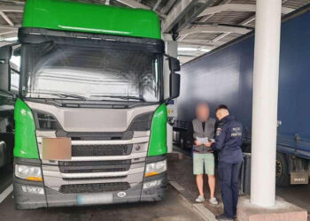 Permis de conducere fals, descoperit la un șofer moldovean în România