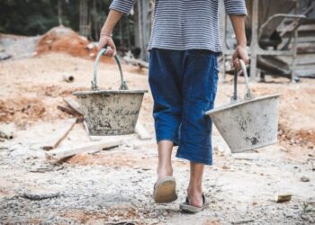 Мужчина и несовершеннолетняя работали на ферме в Единцах. Хозяин приговорён к 16 годам тюрьмы