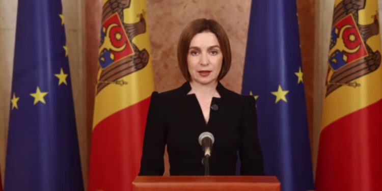 В черном платье, с траурным лицом. Новая кампания, те же страшилки от Майи Санду