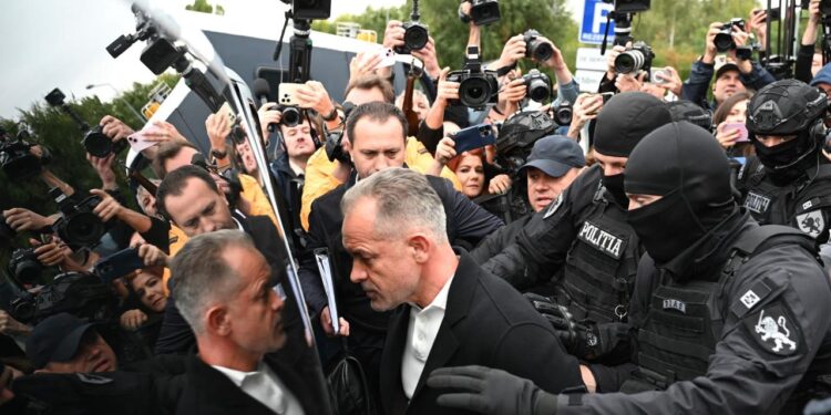 Суд озвучил ордера на арест Влада Плахотнюка в его отсутствие