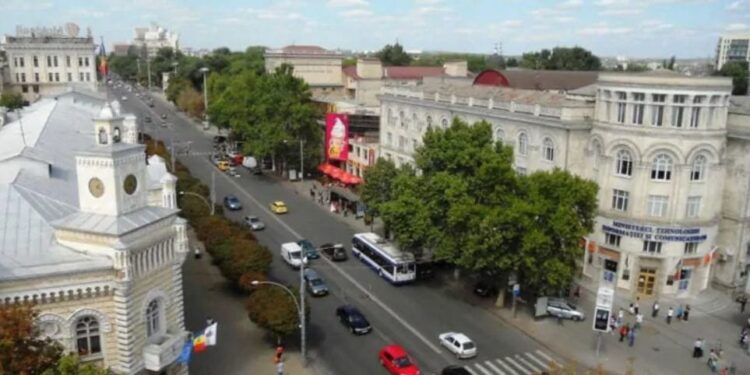 В центре Кишинева ограничат движение транспорта из-за празднования Национального дня вина