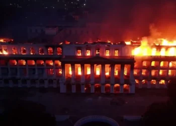 Протесты в Непале: дворец правительства и особняк премьер-министра сгорели дотла