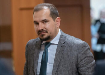 «Все, кто не с PAS — быдло». Скандальное заявление министра Бузу