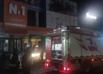 Пожар в подвале магазина на бульваре Мирча чел Бэтрын в Кишиневе. Огонь уничтожил два холодильника