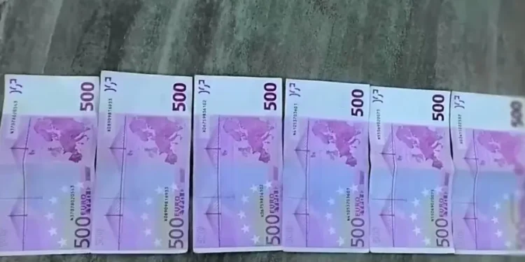 Требовал взятку за права: В Кишиневе задержан подозреваемый в вымогательстве