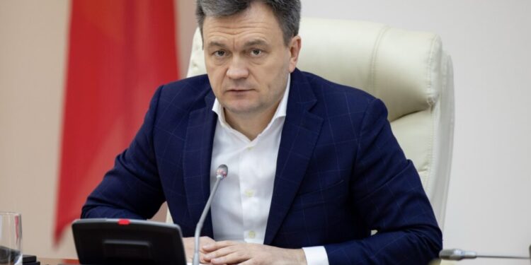 Премьер-министр Дорин Речан купил роскошный BMW и потратил сотни тысяч леев в Нидерландах