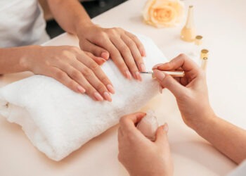 Гели для ногтей и полуперманентные лаки с TPO запрещены в ЕС