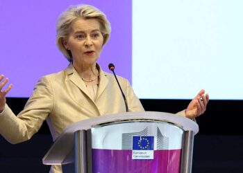 Румынский евродепутат обвинил главу ЕК в клевете