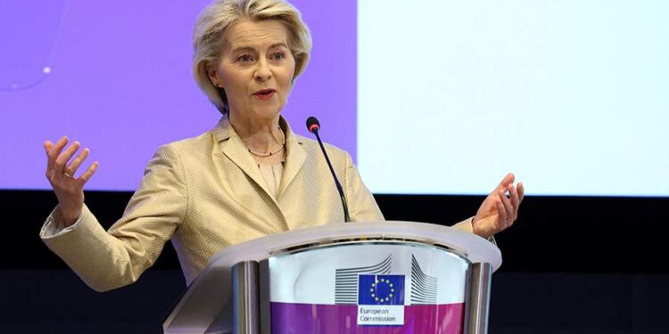 Румынский евродепутат обвинил главу ЕК в клевете