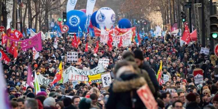 На забастовках во Франции в четверг ожидают до 800 тысяч человек