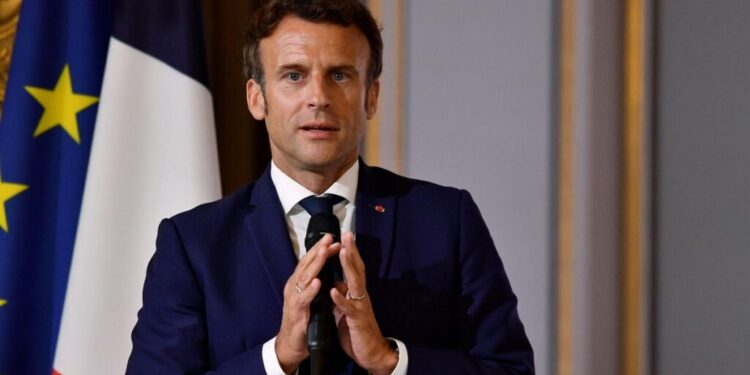 67% французов требуют отставки Макрона и досрочных выборов