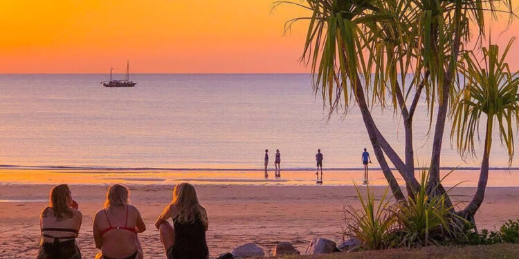Один из популярных пляжей в Турции залило сточными водами
