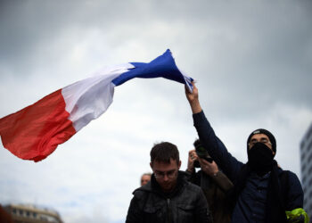 Proteste masive în Franța: Poliția avertizează asupra riscului de violențe la Paris