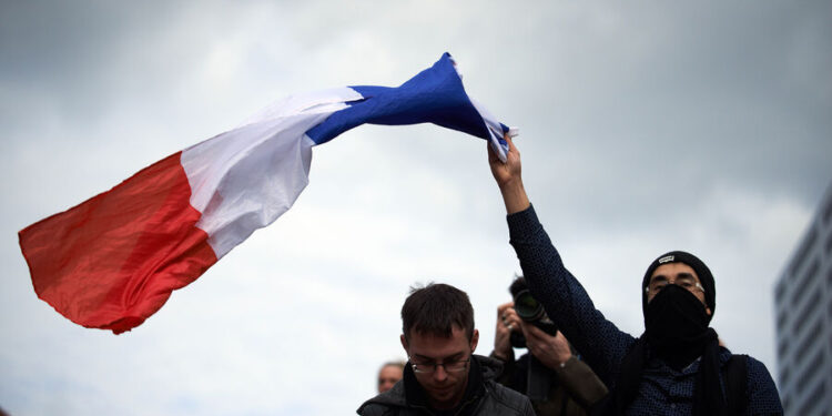Proteste masive în Franța: Poliția avertizează asupra riscului de violențe la Paris
