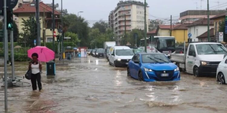 Cod roșu de vreme severă în nordul Italiei: Milano inundat