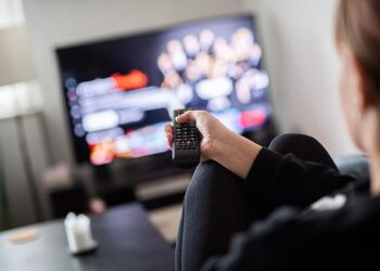 После закрытия оппозиционных телеканалов, аудитория перешла в интернет