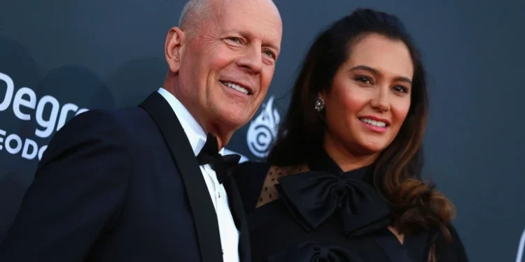 Жена Брюса Уиллиса рассказала о самом сложном решении из-за его болезни