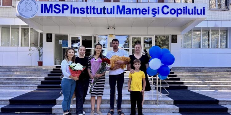 Minune la Institutul Mamei și Copilului: Un băiețel de 5,14 kg s-a născut natural